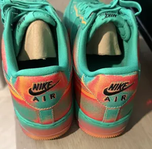 Size 9.5 - Nike Air Force 1 '07 Low Stadium Green Crimson thumbnail 2