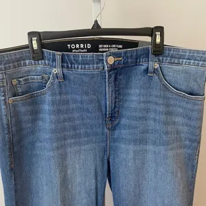 Torrid 18R Blue‎ Jeans Sky High A-Line Flare Premium Stretch Denim 70s Retro Boho thumbnail 2