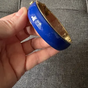 Blue & Gold Wide Bangle Fashion Bracelet Hinged Chain Closure - Costume Jewelry thumbnail 2