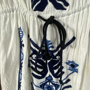 Free People Mini Dress Medium White Embroidered Blue Boho Cinch Artsy Beachy thumbnail 4