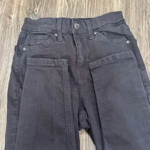 Topshop Petite Jamie Moto jeans in black thumbnail 2