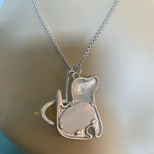 LOVE ME, LOVE MY DOG - Adorable photo frame necklace - Never worn!🐶✨ thumbnail 5