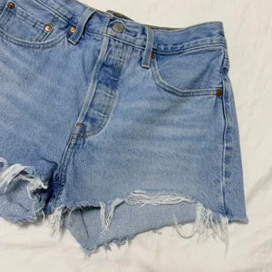 Levi's 501 Distressed Cutoff Denim Shorts Ripped Light Wash Womens Size 28 thumbnail 5