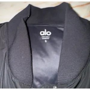 ALO Yoga Jacket S Black Off Duty Bomber Down Filled Puffer Athleisure Classic thumbnail 5