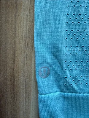 Lululemon Breeze By Muscle Tank II *Squad - size 6 thumbnail 3