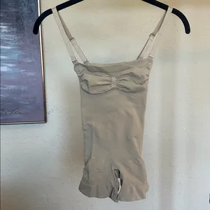 NEW Skims Seamless Sculpt Strapless Shortie‎ Bodysuit Size XS NWOT thumbnail 5