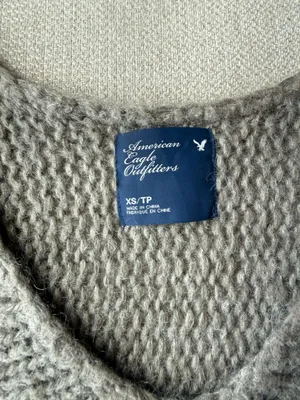 Y2K American Eagle Outfitters Women’s Gray V-Neck Knit Pullover Sweater XS/TP thumbnail 2