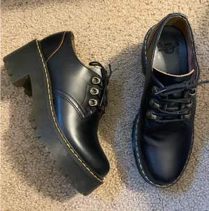 Dr. Martens Womens Leona Lo black vintage smooth heeled shoes thumbnail 1