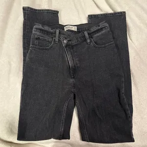 Abercrombie Black 90s Slim Straight High Rise 6L thumbnail 1