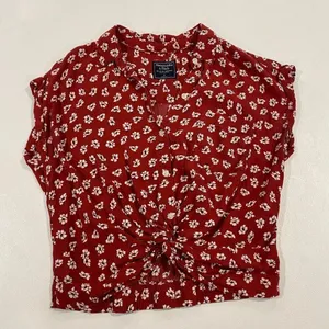 Abercrombie & Fitch Red Floral Twist Front Crop Top Women Small Button Shirt thumbnail 1