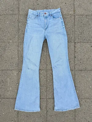 Bershka High Rise Flare Jean • Sz 6 thumbnail 2