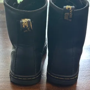 Dr Martens Shoreditch Black Leather Combat Boots Women's Sz 6 Moto Ankle Classic thumbnail 3