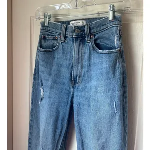 Abercrombie The 90s Straight Ultra High Rise Jeans - Size 25 thumbnail 3