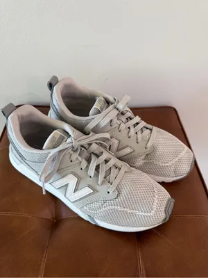 New Balance 009 V1 Light Cliff Gray/White Women’s Size 8.5 Sneakers thumbnail 2