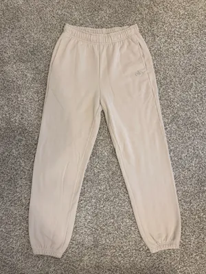 Alo Yoga light tan sweatpant joggers (size small) thumbnail 4