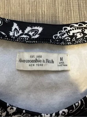 Abercrombie & Fitch Black And White Paisley Bandana Cropped Shirt Size M thumbnail 2