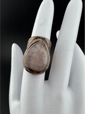 Unique Vintage-Style Oval Stone Inlaid Rose Quartz Ring thumbnail 5