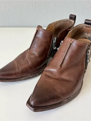 Frye Poined Toe Ankle Boots Brown Leather Western Block Heels Women’s Size 8 B thumbnail 1
