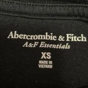 Abercrombie & Fitch Women's Black Short Sleeve Pullover Tee T-Shirt Top Size XS thumbnail 3