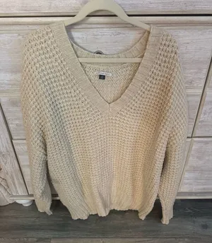 American Eagle Cream Sweater thumbnail 1