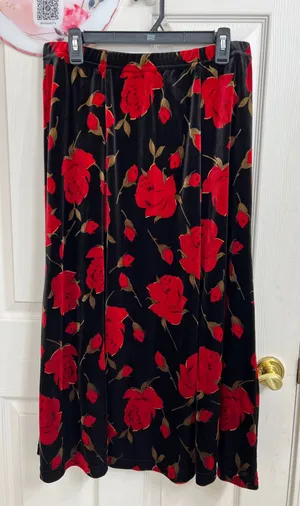 Coldwater Creek Black Velvet Maxi Skirt Red Rose Floral Print Size L Petite thumbnail 2
