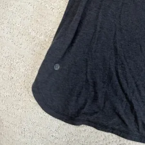 Women's Lululemon Size 10 Short Sleeve Grey Basic Tshirt Athletic thumbnail 7
