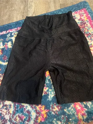 Beyond yoga Women's High-Waist Black Textured Bike Shorts thumbnail 6