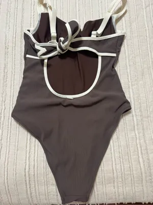 Berlook Classic Ribbed Underwire One-Piece Swimsuit in Brown and Cream thumbnail 4