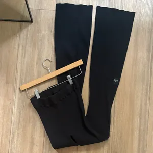 ALO Yoga | Denim Knit High-Waist Flare Pant thumbnail 3