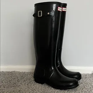 Hunter Black Gloss Tall Rain Boots with Red Logo Accent Size 8 thumbnail 4