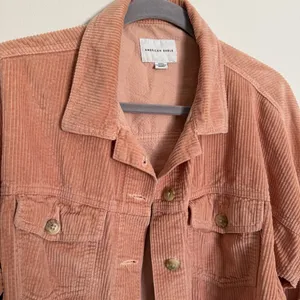 American Eagle Pink Coral Cropped Corduroy Jacket Women’s Size M Fray Shirt thumbnail 2