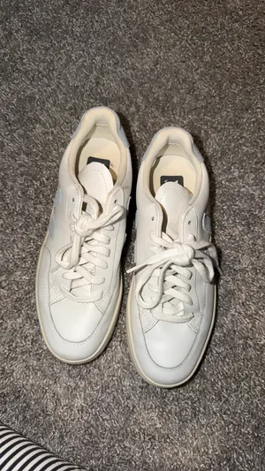 VEJA Sneakers thumbnail 3