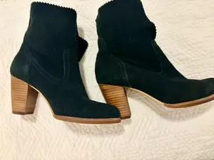 UGG Women’s Black Suede Boots thumbnail 3