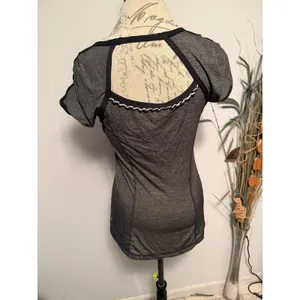 Lululemon‎ Athletica Gray Heathered Short Sleeve V-Neck Athletic Top Women's 8 thumbnail 2