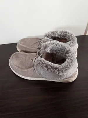 Hey Dude Women's Britt Sneaker Gray Faux Fur Trim Lace Up Comfort Size 8 thumbnail 4