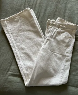 H&M High-Waisted Jeans thumbnail 1