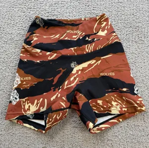 Darc Sport Wolves Womens Shorts 64 of 500 Tiger Camo Orange XS Bodybuilding Gym thumbnail 1