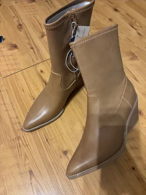 Universal Threads Classic Tan Mid-Calf Women’s Heeled Boots thumbnail 1