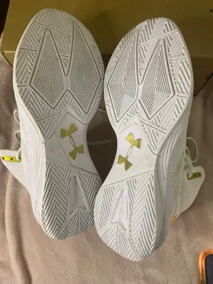 Under Armour UA Highlight Ace 2.0 White Gold Volleyball Womens Size 10 thumbnail 9