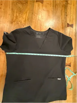FIGS Black Technical Collection Catarina Scrub Top Women’s Size L V-Neck 2-Pocke thumbnail 9