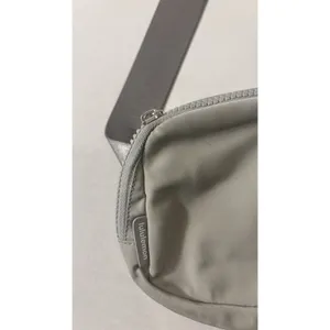 Lululemon Belt Bag Womens One Size Gray Everywhere Crossbody Fanny Pack Nylon‎ thumbnail 3