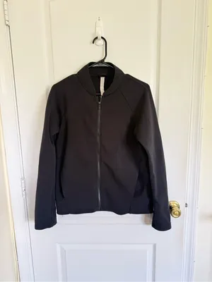 Lululemon Embrace The Space Jacket
Black thumbnail 3