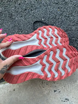 Saucony Women’s Gray and Pink Mesh Running Sneakers thumbnail 6