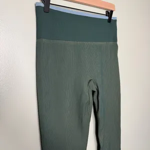Outdoor Voices Seamless Ribbed 7/8 Length Leggings Green Women’s Size Large thumbnail 5