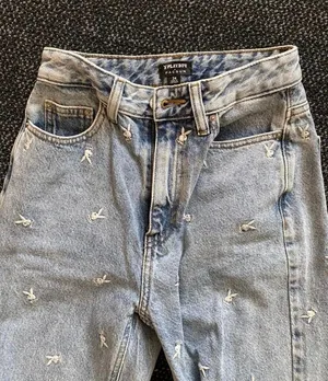 Mom Jeans thumbnail 4