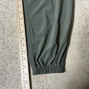 Vuori Miles Ankle Cargo Pants Womens XS Olive Green‎ Smocked Joggers VW4056 thumbnail 2