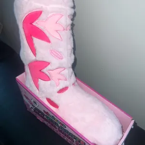 NWT Pink Cow Girl Boots Weighted Snug Bud thumbnail 2