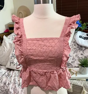 Boutique NEW Pink Eyelet Top thumbnail 1