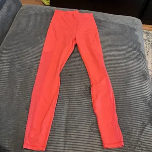 Lululemon Wunder Under Pant in Full-On Luon fabric Coral Size 8 EUC thumbnail 2