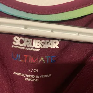 Scrub Star Women’s Size Small Wine Color Scrub Top NWOT thumbnail 2
